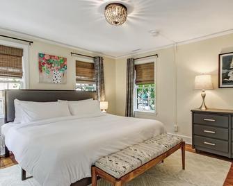 Courtyard Off Madison Square - Savannah - Habitación