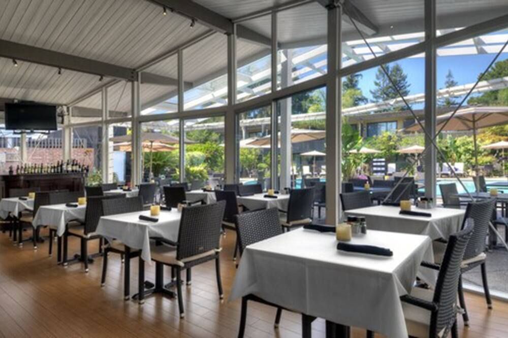 Dinah's Garden Hotel - פאלו אלטו - מסעדה