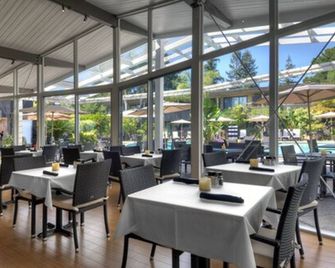 Dinah's Garden Hotel - פאלו אלטו - מסעדה