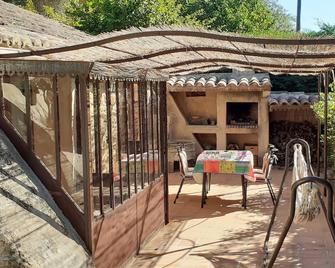 Small stone house located in a picturesque Provencal village - Gaujac - Patio