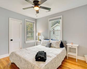 3 Mi to Park Circle North Charleston Abode! - Charleston - Schlafzimmer