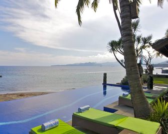 Bayshore Villa - Manggis - Utomhus