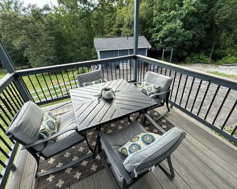 Aug/Sept Sale Firepit Tree-Fort Retreat 6 Miles To Reedy Falls, 1.5 To Conastee - Maggie Valley - Балкон