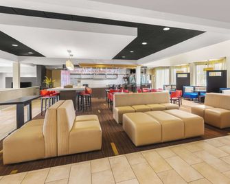 Super 8 by Wyndham Dallas Love Field Airport - Dallas - Lounge
