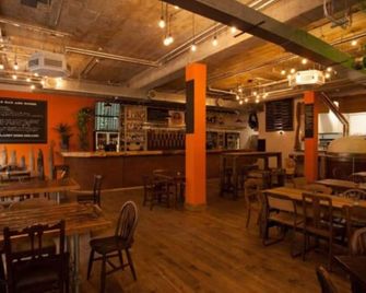 Black Isle Bar and Rooms - אינברנס - בר