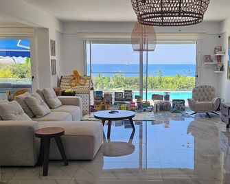 Waterfront Luxury Villa - Lápithos