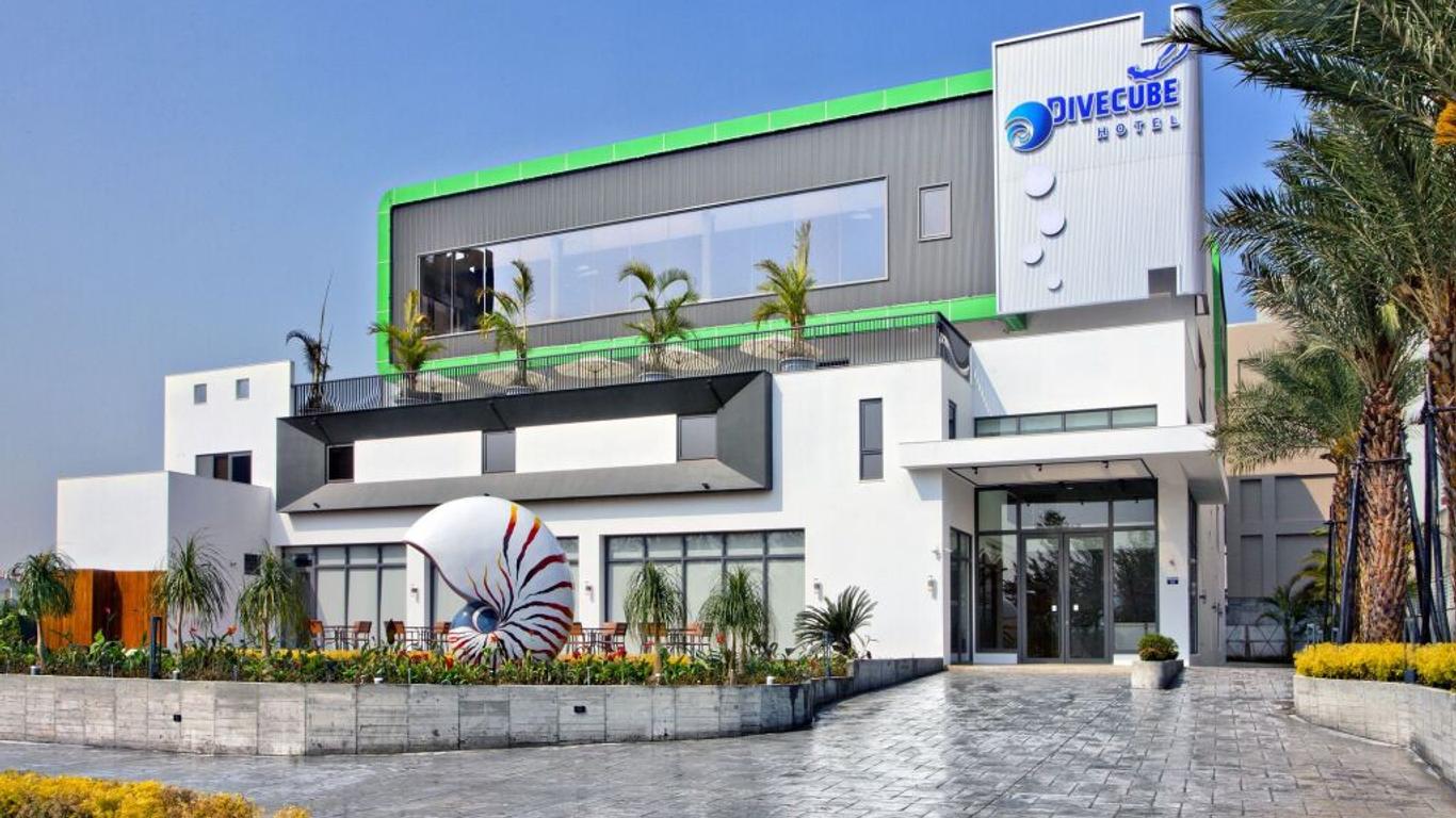 دايف كيوب هوتيل