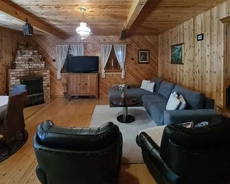 5 Bedroom Cozy Home In Sertic Poljana - Plitvicka Jezera - Stue