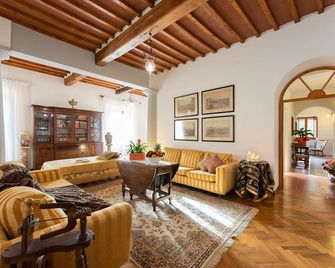 Exclusive Tuscan Country Villa,Private Pool, near Florence&Pisa, sleeps max 15 - Pistoia - Ruang tamu