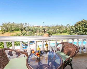 The Mayflower Studios & Apartments - Moraitika - Balkong