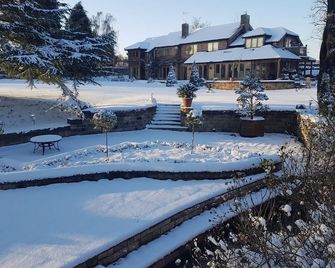 Riverside Lodge - Mansfield - Building