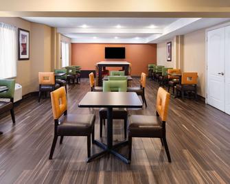 بايمونت باي ويندام نيوارك آت يونيفرسيتي أوف ديلاوير - نيوارك - مطعم