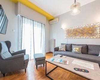 Athens Boutique Apartment by Cloudkeys - Athens - Living room
