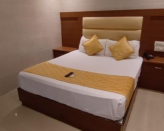 Hotel Sai Suites - Near Dadar Railway Station - Mumbai - Bedroom