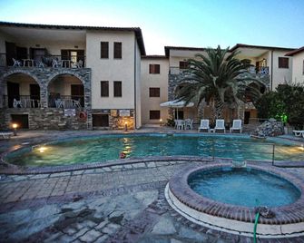Hotel Argo - Afytos - Piscina