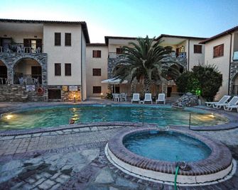 Hotel Argo - Afytos - Pool