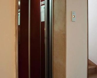 Hotel Garibaldi - La Maddalena - Hallway