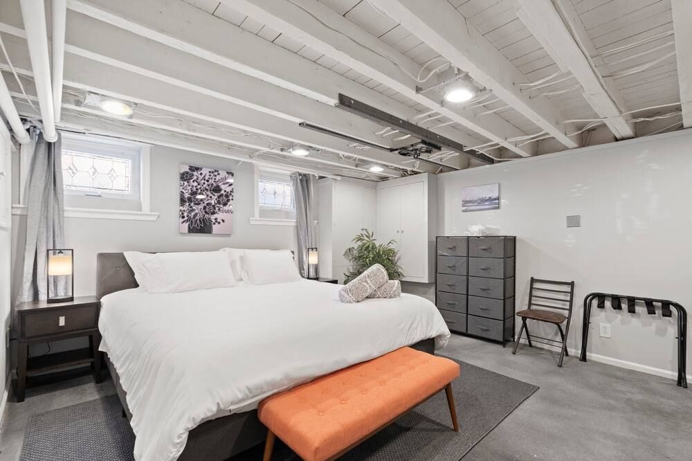 South Philly, Roof Deck, Pool Table, Big House! Sleeps 1 to 7 - Filadelfia - Habitación