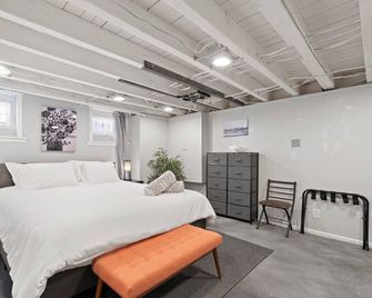 South Philly, Roof Deck, Pool Table, Big House! Sleeps 1 to 7 - Filadelfia - Habitación