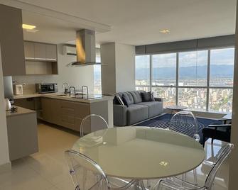 Apartamento 01 quadra da praia - LUXO Praiamar Residence - Santos - Restaurant