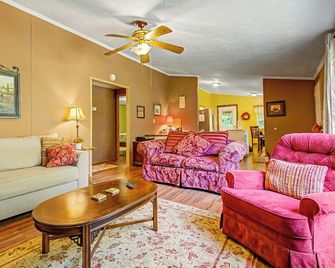 Country living 2 bdrm 2 bath 15 min. from Oak Ridge, 20 min fr Powell, Knoxville - Powell - Obývací pokoj