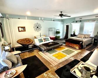 Urban Loft in a Country Setting - Johns Island - Living room