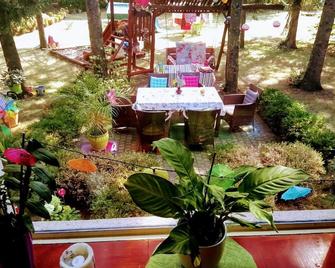 Very personal pleasant accommodation with private and family atmosphere right 4U - Mosonmagyaróvár - Innenhof