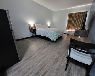 Hometowne Studios by Red Roof Prattville - Prattville - Soveværelse