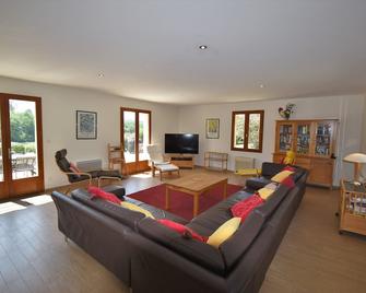 Splendid \'Perigourdine\' property with private heated swimming pool and air con - Cénac-et-Saint-Julien - Sala de estar