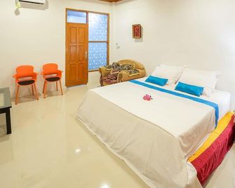 Baloho Beach Hotel - Teluk Dalam - Bedroom