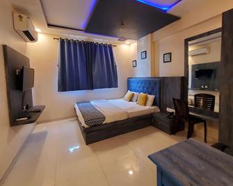 Hotel Mari Aai Residency - Panvel - Bedroom