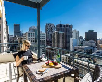 Oaks Sydney Castlereagh Suites - Sydney - Balcony