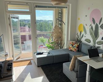 Cozy 1-bed super flat, 20 min to Helsinki/Airport - Vantaa - Pokój dzienny