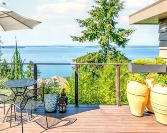 Quintessential Seattle Water Views w HotTub - Seattle - Balkon