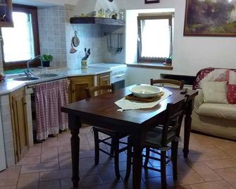 Villetta degli Abeti, mountain house with large veranda - Panigale - Comedor