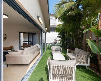 O&O Group - Huge Villa With Jacuzzi By The Beach - Rishon LeZion - Patio