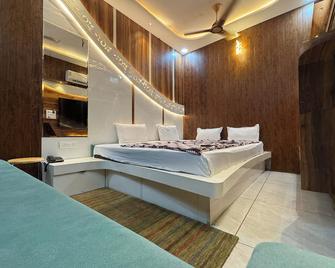 Hotel Guruvayur Dham - Mathura - Slaapkamer