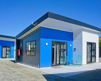 Hokitika's Kiwi Holiday Park and Motels - Hokitika - Building