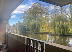 Spectacular River Views In The Heart Of Cambridge! - Cambridge - Balcón
