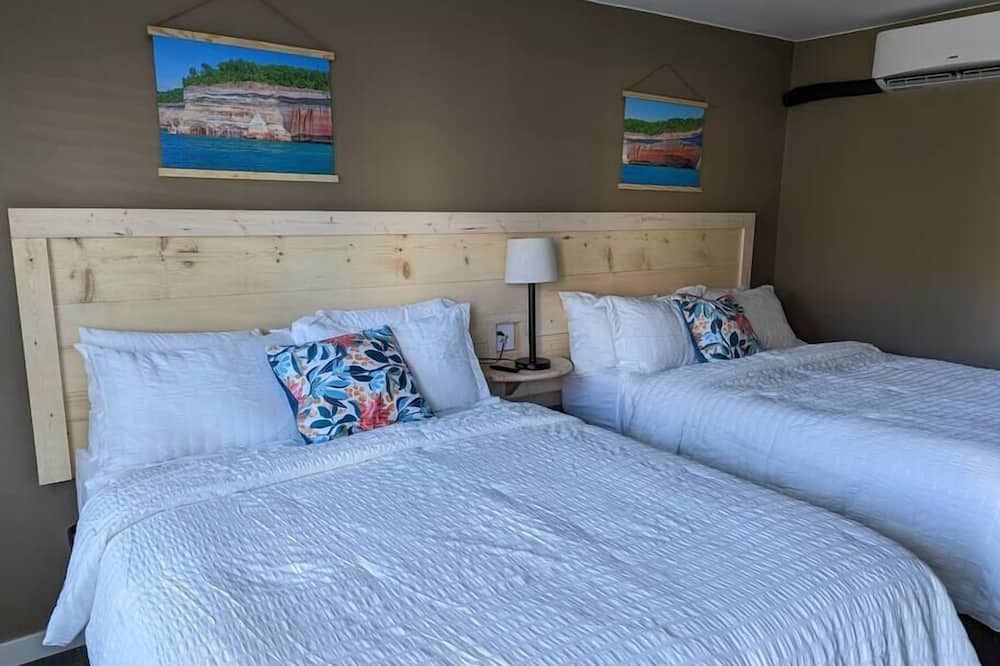 The Greenland Motel - Room No. 8 - Munising