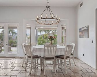 Luxury Desert Ranch Oasis Retreat - Phoenix - Comedor