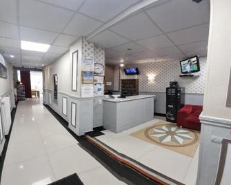 Hôtel de Choisy - Paris - Front desk