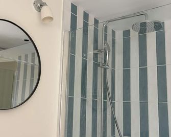 Shore Hotel - Tain