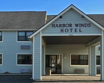 Harbor Winds Hotel - Sheboygan - Building