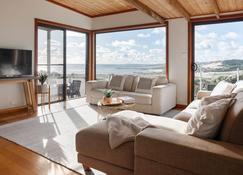 Buttons By The Beach - beach house on King Island - King Island - Living room