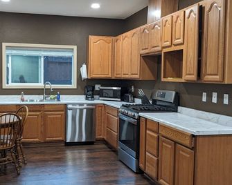 Cozy Buckhorn Summit Shingle Shanty Guest house. - Lewiston - Cocina