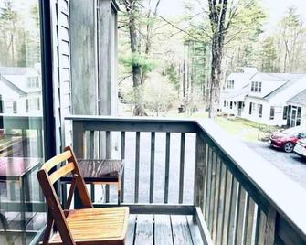 Mountain view, mid-century style, 1 mile to town! - Woodstock - Balcony
