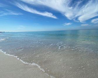 Tropical Breeze Beach Club - Holmes Beach - Beach