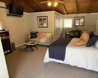 Perfect Game Day or Business Trip Stay Over. Half a mile from campus - Auburn