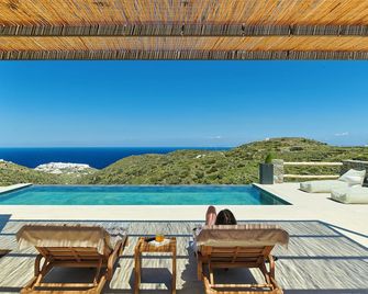 Mythic Villa - Σίκινος - Πισίνα